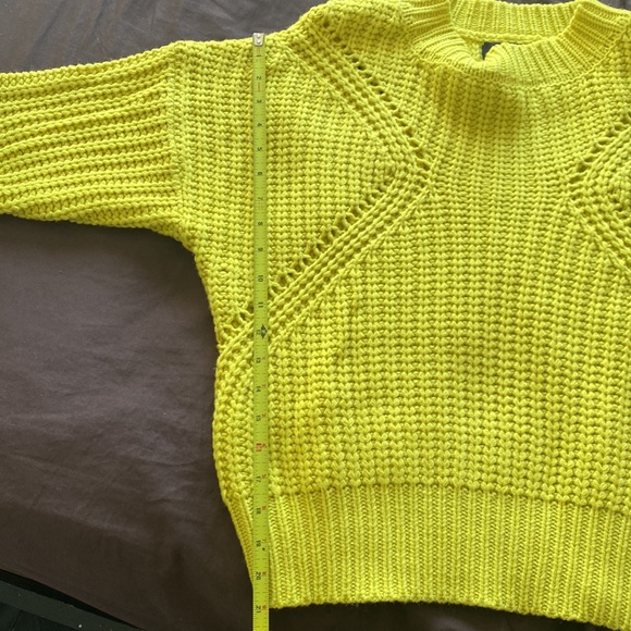 Bright sweater - Picture 3 of 3
